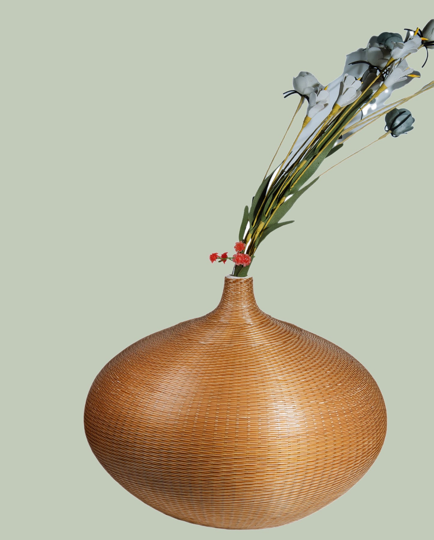 Bamboo Harmony Floral Art Piece – A Perfect Blend of Natural Elegance and Exquisite Craftsmanship