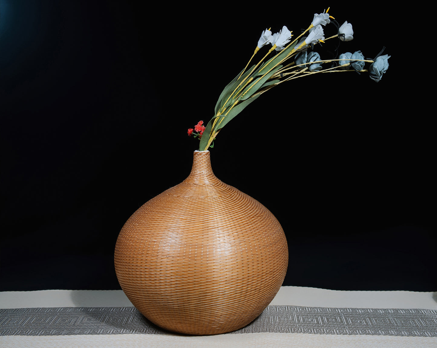 Bamboo Harmony Floral Art Piece – A Perfect Blend of Natural Elegance and Exquisite Craftsmanship