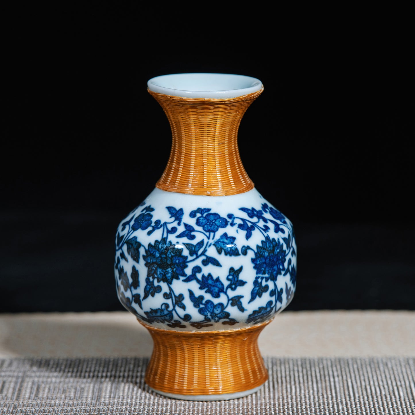 Blue and White Porcelain Bamboo Woven Vase – A Fusion of Traditional Art and Modern Craftsmanship