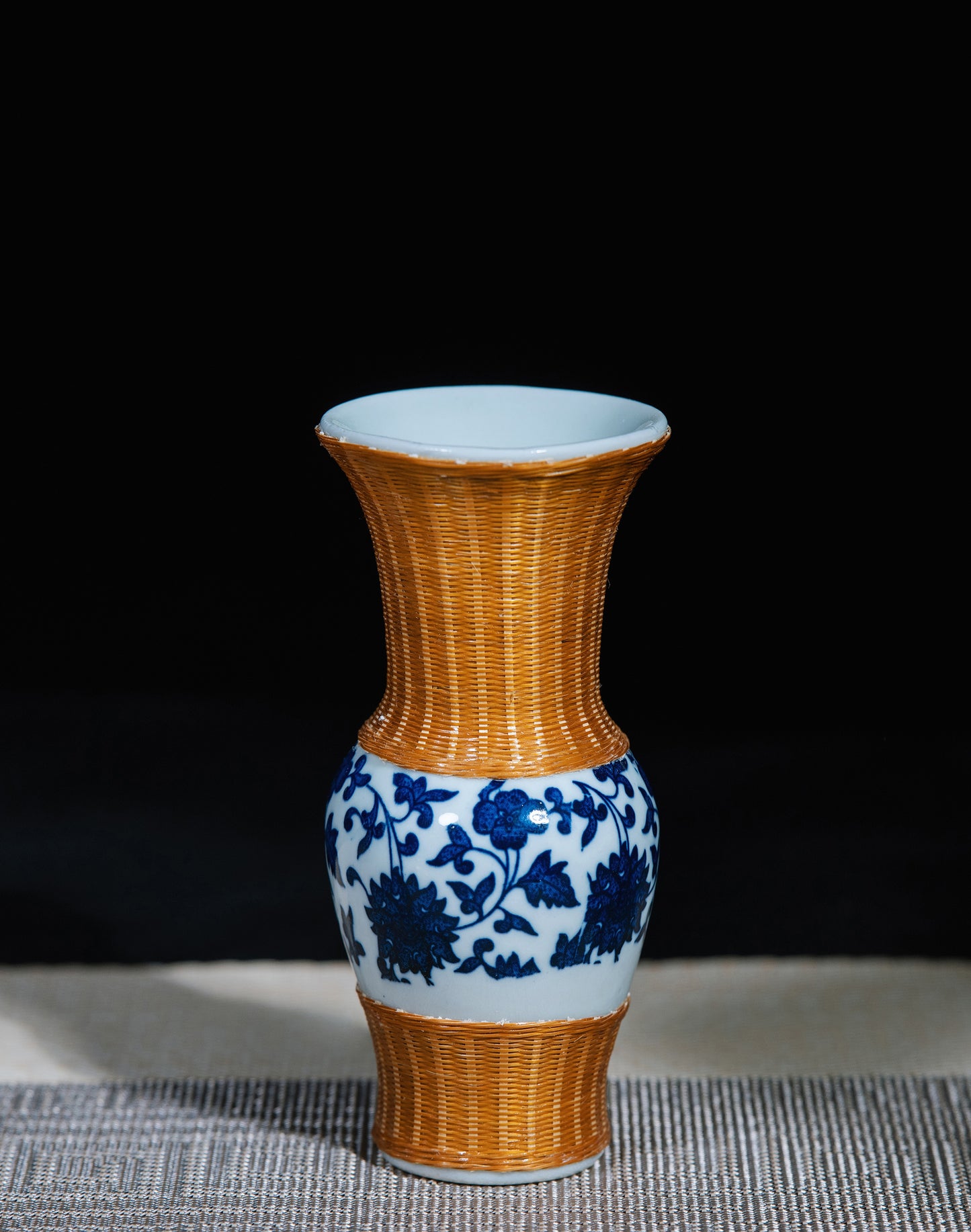 Blue and White Porcelain Bamboo Woven Vase – The Perfect Fusion of Traditional and Modern Craftsmanship