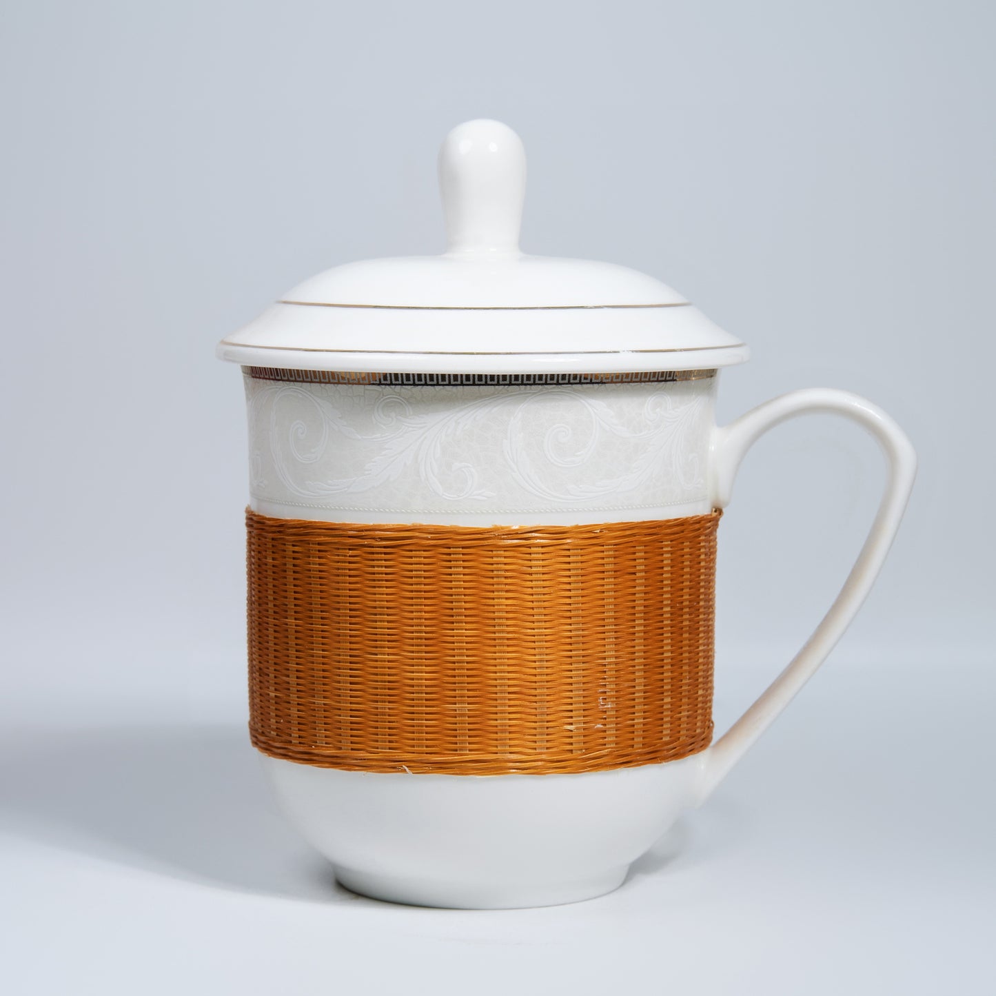 Chinese-style Porcelain and Bamboo Woven Tea Cup – An Elegant Handcrafted Tea Experience