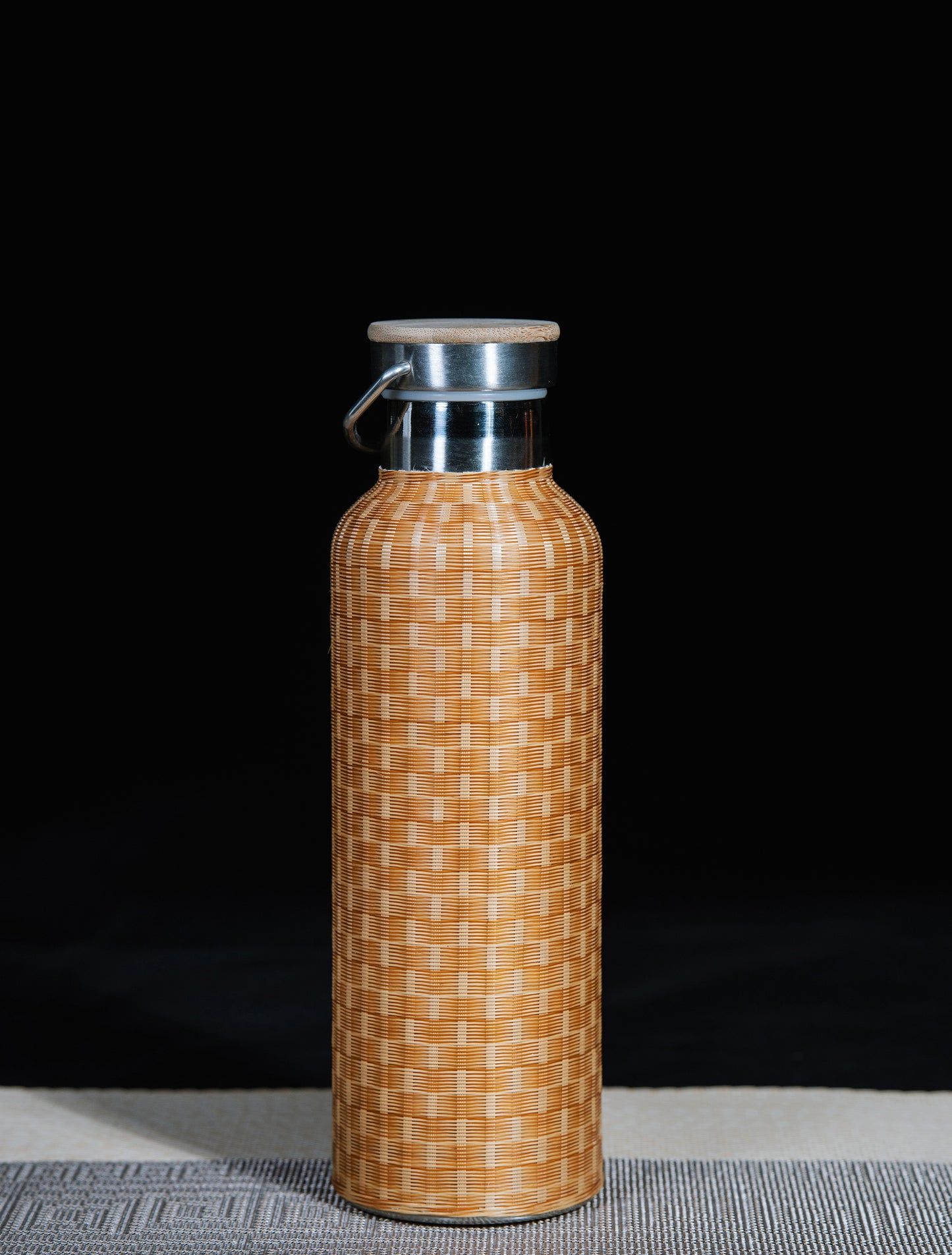 Creative Bamboo Silk Woven Water Bottle – Unique Design and Excellent Grip, Perfect for Outdoor Sports