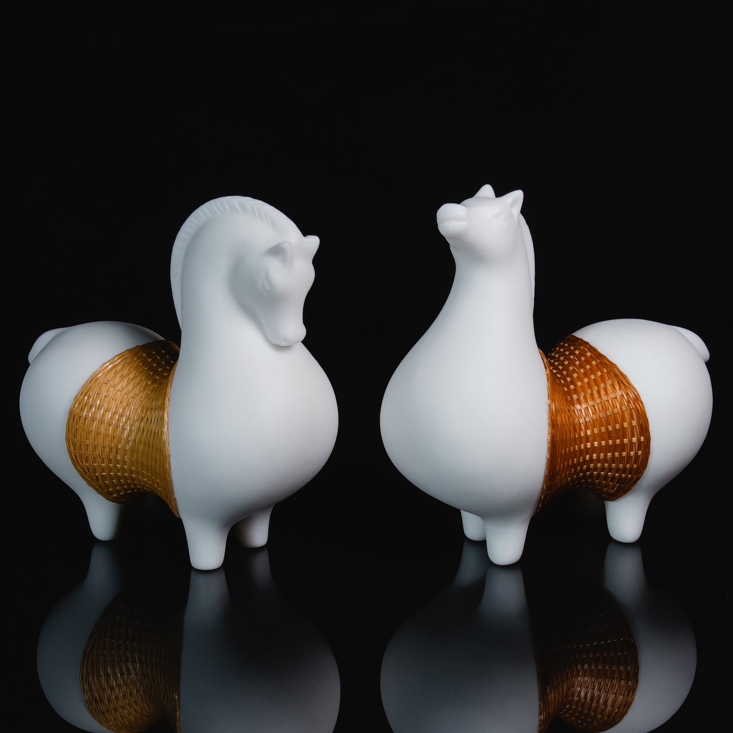 Porcelain and Bamboo Woven Horse Figurines – A Perfect Blend of Modern and Traditional Home Decor Art